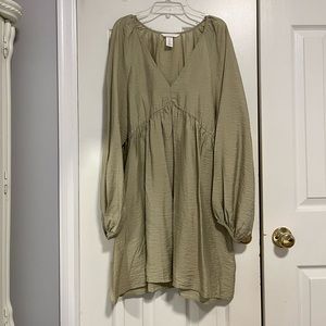 H&M Light Sage Green V Neck Mini Dress (Small)